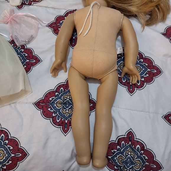 American Girl Doll Girl of the Year 2008 Mia St. Clair, Gala dress & accessories